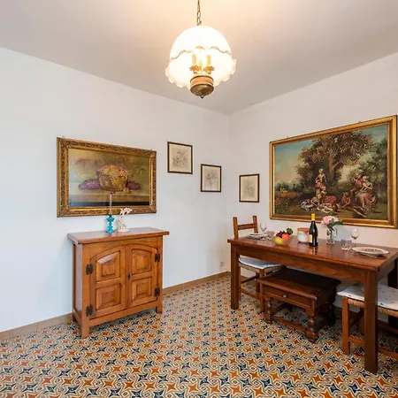 Апартаменты Il Cortiletto Di Marina: Pet Friendly Garden Flat Near Stresa - Happy Brovello-Carpugnino