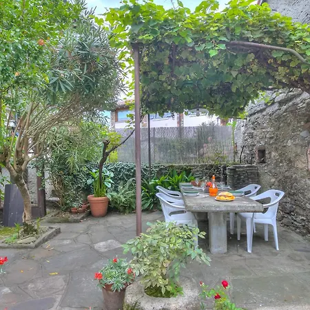 Il Cortiletto Di Marina: Pet Friendly Garden Flat Near Stresa - Happy * Brovello-Carpugnino