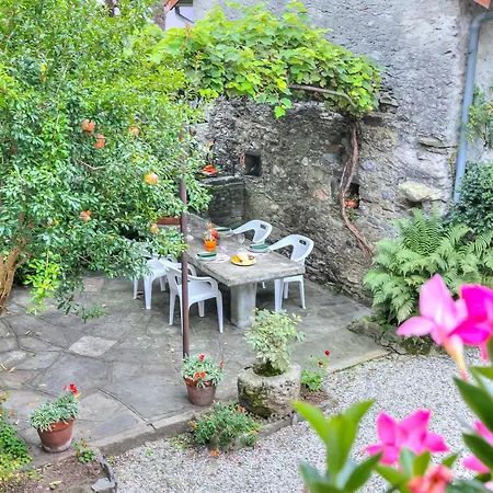 Il Cortiletto Di Marina: Pet Friendly Garden Flat Near Stresa - Happy Апартаменты Brovello-Carpugnino