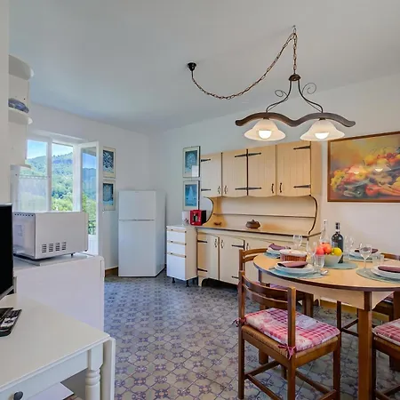 Il Cortiletto Di Marina: Pet Friendly Garden Flat Near Stresa - Happy Brovello-Carpugnino