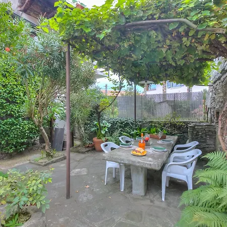 Il Cortiletto Di Marina: Pet Friendly Garden Flat Near Stresa - Happy Апартаменты