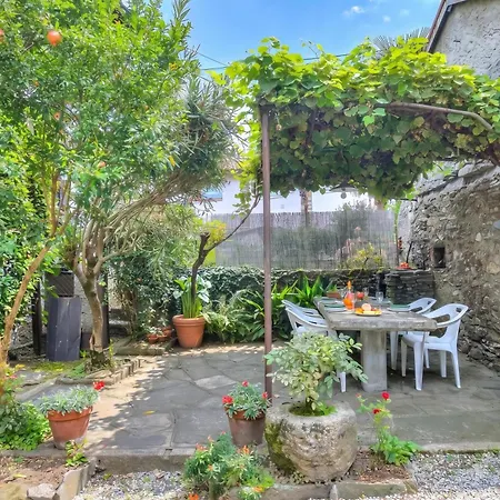 Il Cortiletto Di Marina: Pet Friendly Garden Flat Near Stresa - Happy Апартаменты Brovello-Carpugnino